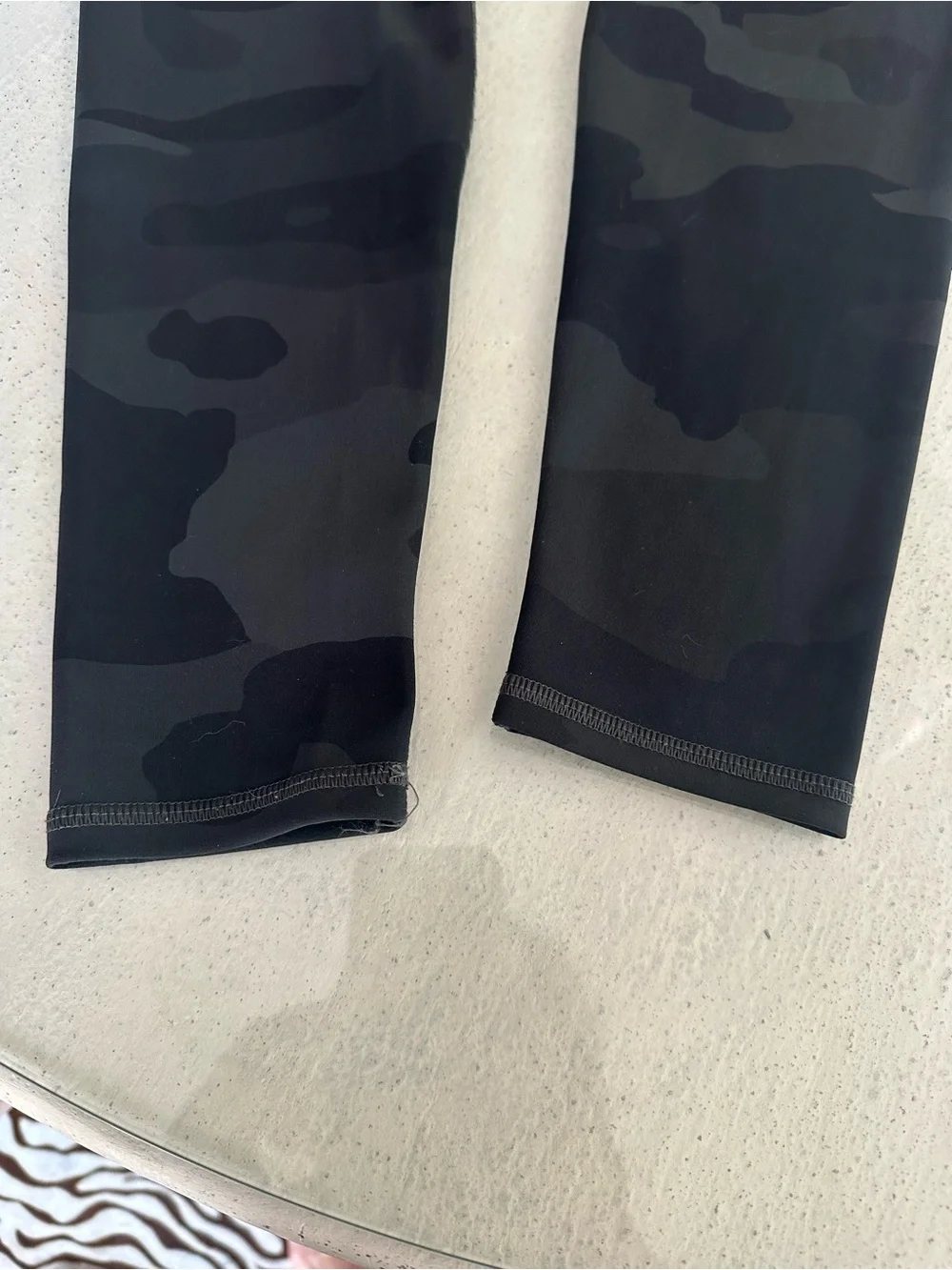 ALO Yoga High-Waist Camo Vapor Leggings — Black